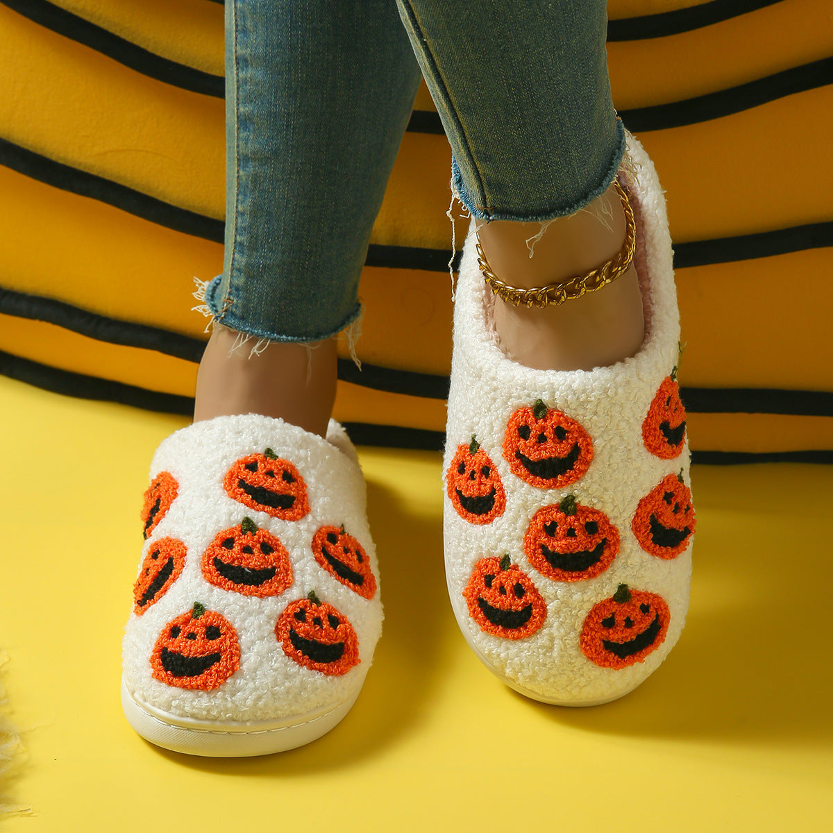 Your feet deserve this 🐾 Cotton slippers with a design, Perfect for cold weather